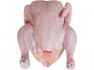 Frango cru inteiro sobre superfície branca