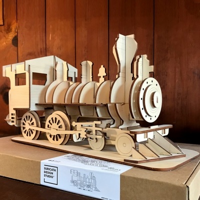 TRAIN _ MODEL NR.9 XL