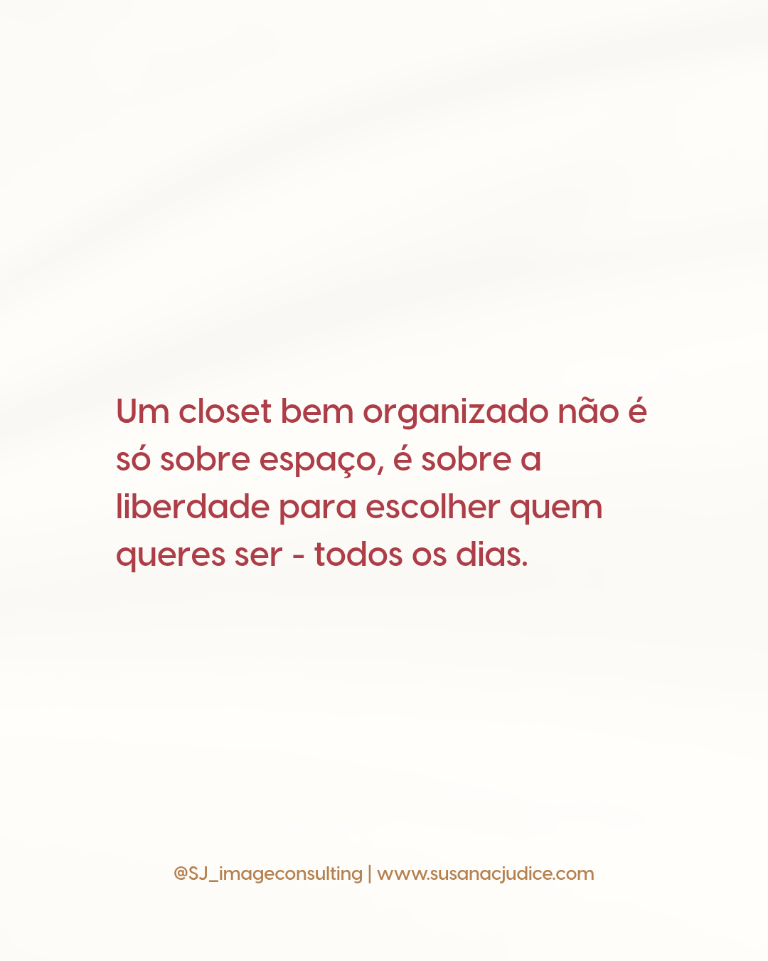 Um closet bem organizado vai muito além da estética Um closet bem organizado vai muito além da estética