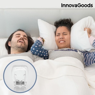 Homem a dormir e mulher incomodada com almofada, com clip nasal transparente InnovaGoods