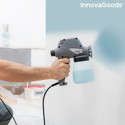 Pulverizador elétrico cinza com frasco transparente a ser usado em parede