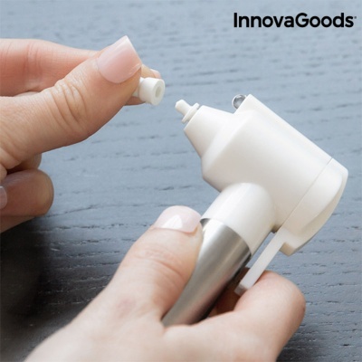 Dispositivo portátil de limpeza de ouvido branco e cinza com ponta removível e texto InnovaGoods
