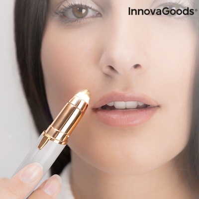 Mulher a usar dispositivo de beleza branco e dourado nos lábios com texto InnovaGoods