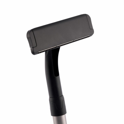 Acessório de limpeza com cabo cinzento e cabeça preta