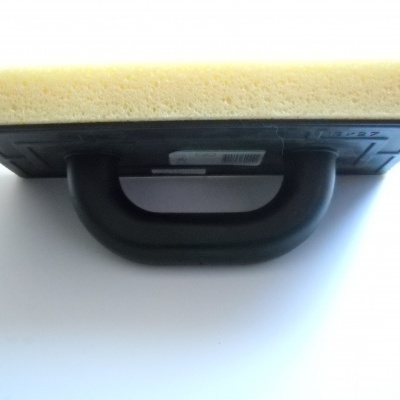 Esponja de limpeza amarela com pega preta