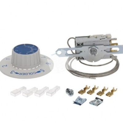 Termóstato com botão numerado, sensor metálico com fio, acessórios metálicos e plásticos brancos