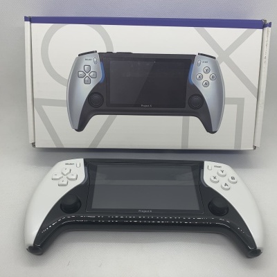 Comando portátil preto e branco Project X com ecrã e botões em caixa