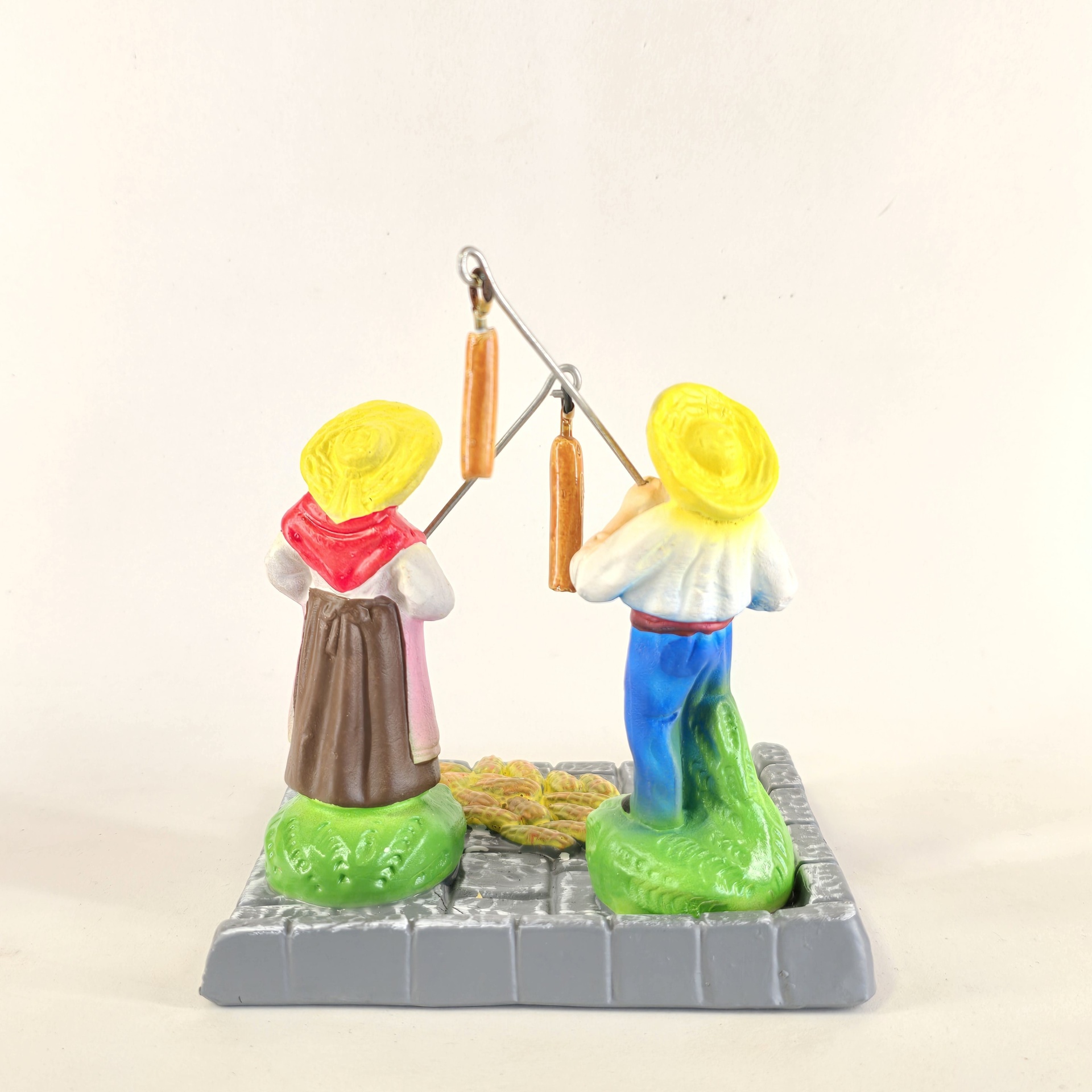 Casal a malhar o milho