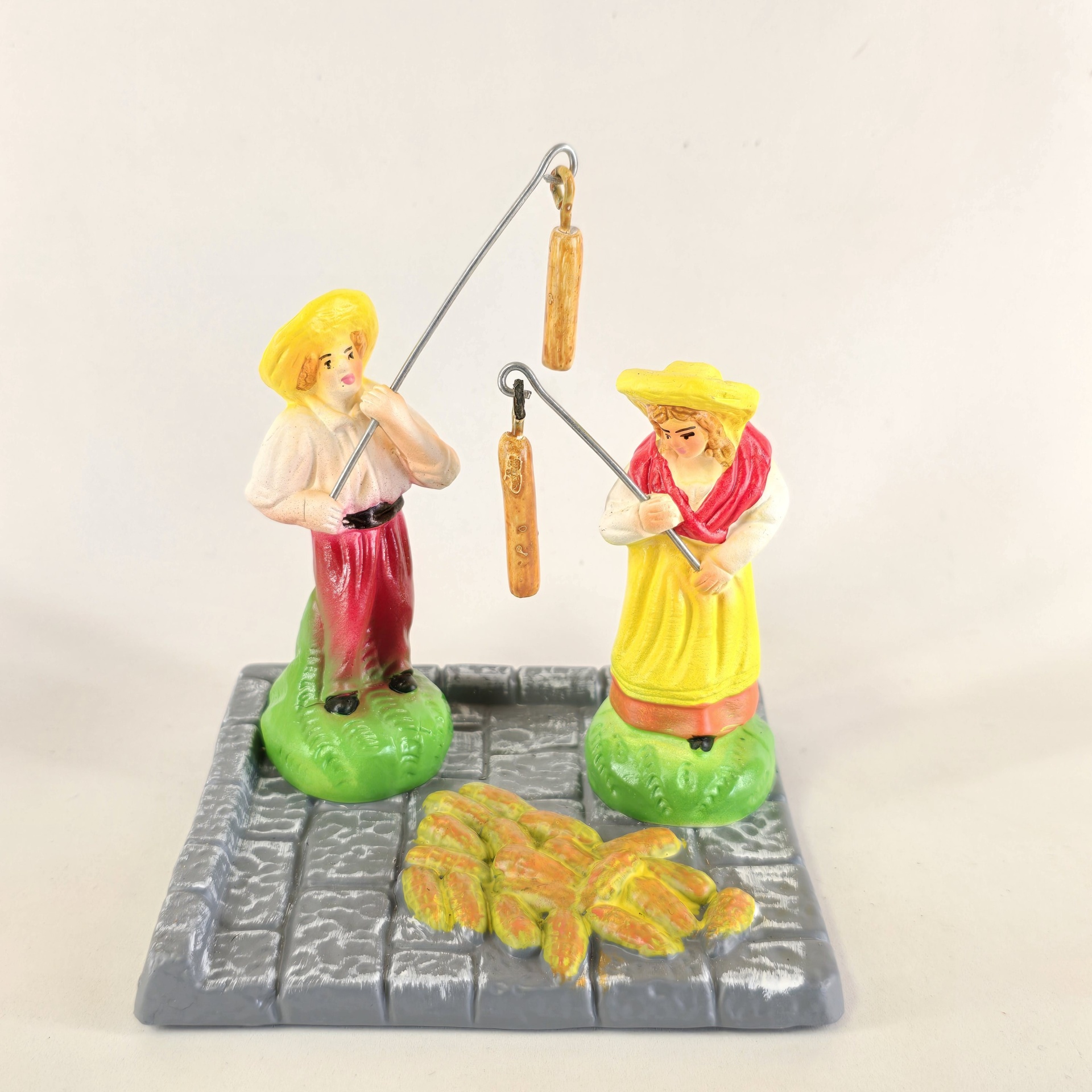 Casal a malhar o milho