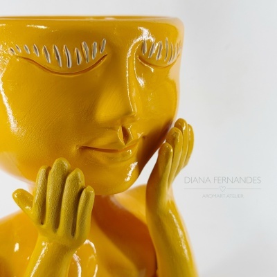 Jarra laranja com rosto