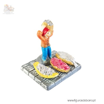 Peixeiro a vender peixe no chão