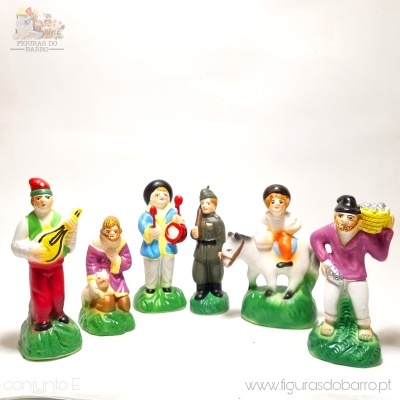 Conjunto de 12 Figuras diversas para o Presépio ou Cascata de São João