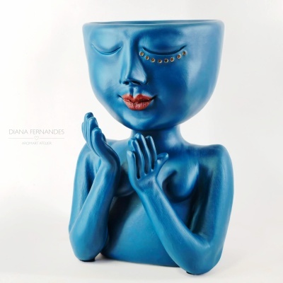 Jarra com rosto azul petróleo