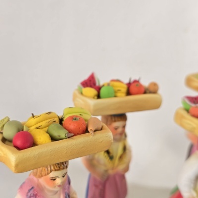 Vendedoras de Fruta no Tabuleiro à Cabeça