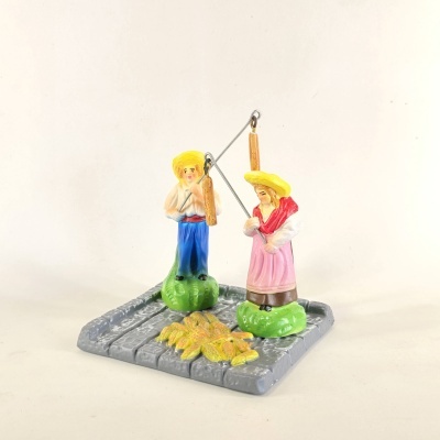 Casal a malhar o milho