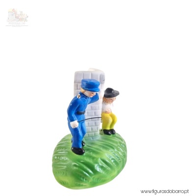 Polícia a prender o homem cagão