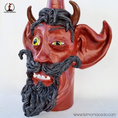 Jarra com rosto de Diabo