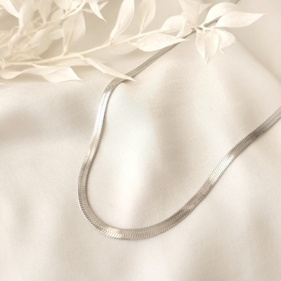 Colar achatado prateado