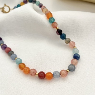 Colar colorido (pedras naturais)