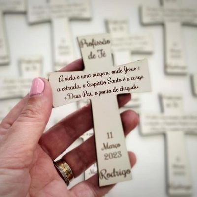 Cruz em mdf laminado