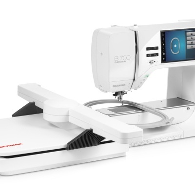 Máquina de bordar Bernina 700