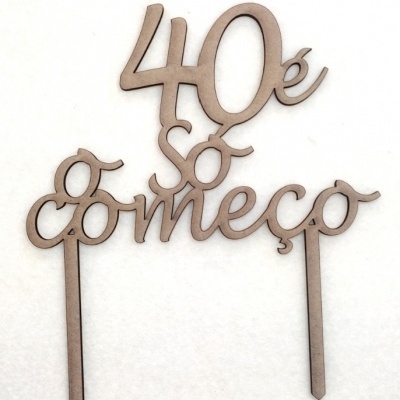 Topo de bolo "40 é só o começo"
