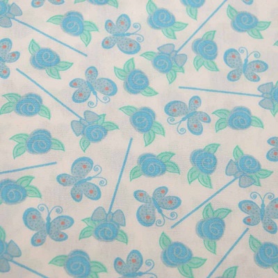 Borboletas e flores azuis