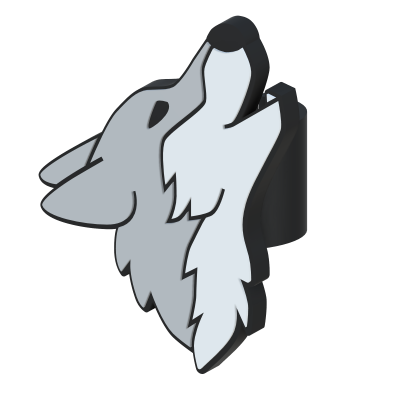 Anel de cabeça de lobo estilizada em tons de cinza, branco e preto