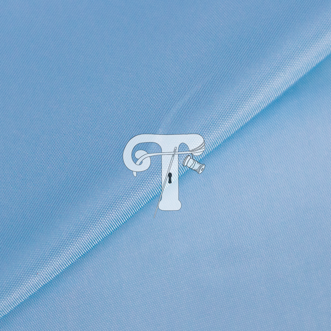 Tafetá Azul Claro Tecido azul claro com dobra diagonal