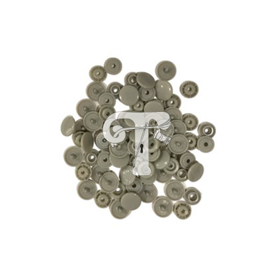 Botões de pressão cinzentos redondos em plástico sobre fundo branco