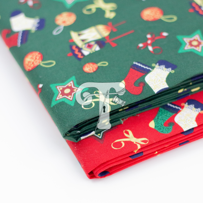 tecido de algodão com padrão natalício em verde e vermelho