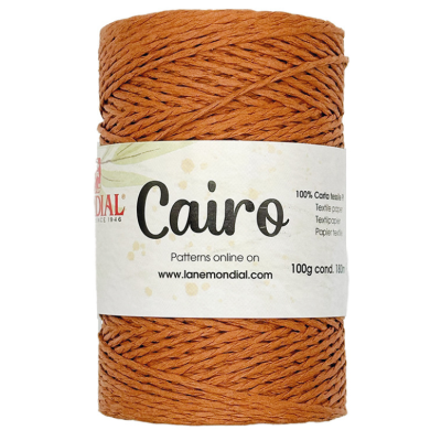 Rolo de fio castanho terracota com etiqueta branca com texto 'Cairo' e detalhes do produto