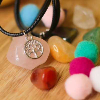 Ovo Místico com Cristais e Colar