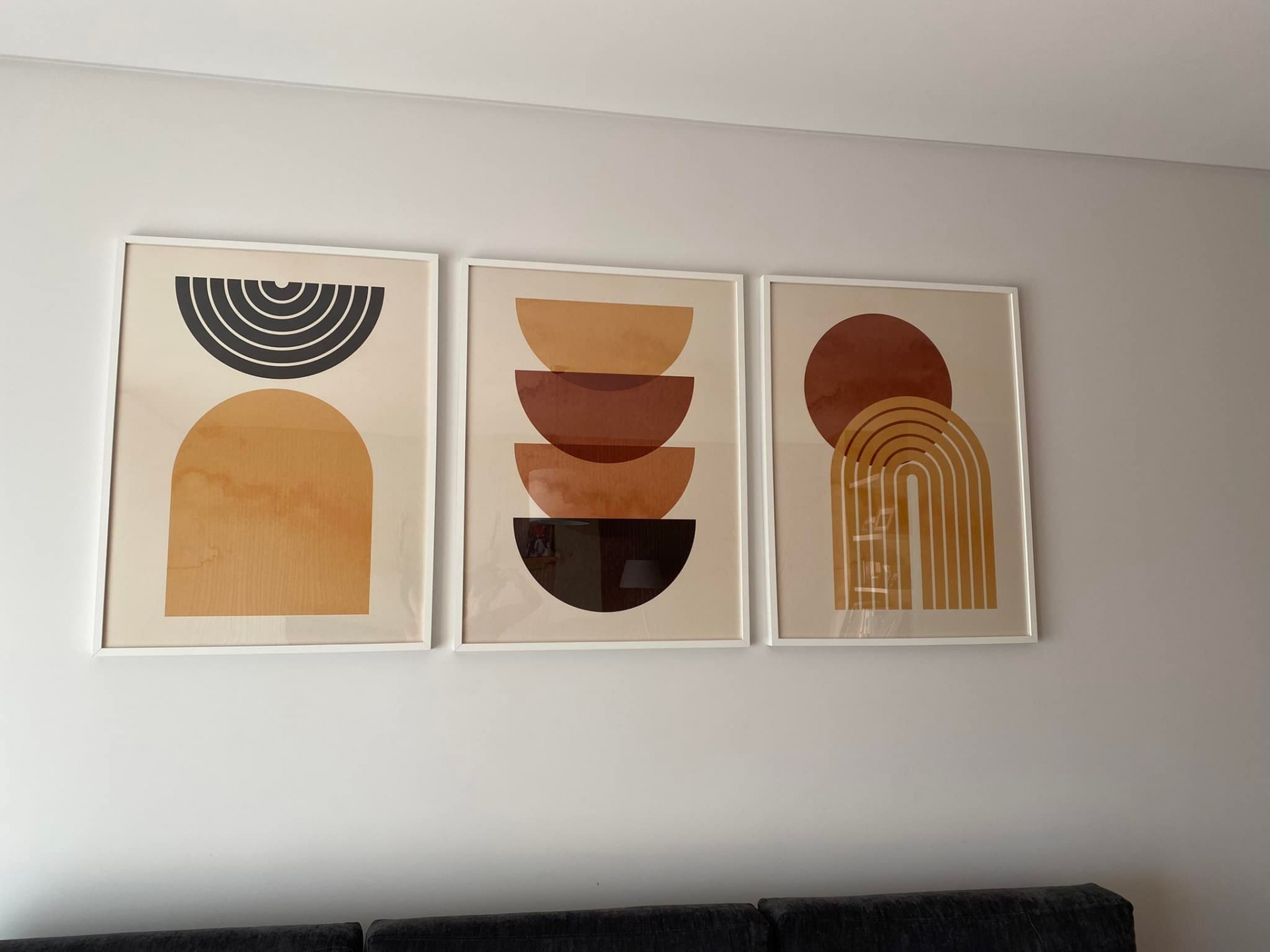 Os vossos quadros já trazem moldura? dão para colocar em moldura? vocês vendem molduras?