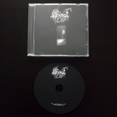 CD musical preto e branco com logotipo 'Wohmut' e imagem de porta