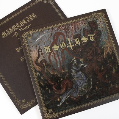 Capas de discos de vinil castanho escuro com ilustração de fantasia e texto MISOCHEIST em dourado