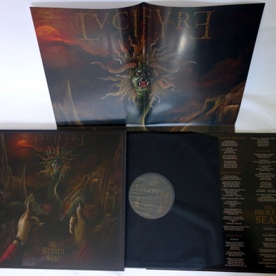 Vinil LP com capa escura, figura dourada e texto 'LYCANTHRO' e 'BROKEN SEAL'