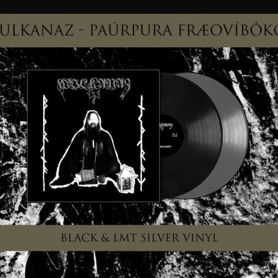 Capa de álbum em vinil preto e prata com figura encapuzada e texto do álbum