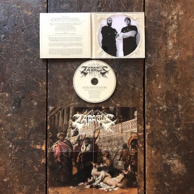 CD Zaratus com capa de pintura clássica e estojo aberto mostrando duas pessoas em preto e branco