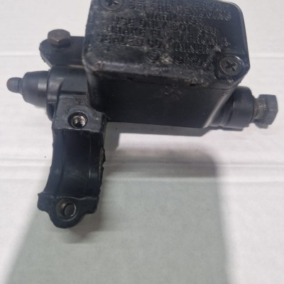 BOMBA TRAVÃO FRENTE ESQUERDO PIAGGIO BEVERLY 250  2010