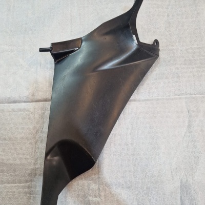 CARENAGEM INTERIOR ESQUERDA SUZUKI 1000 K5