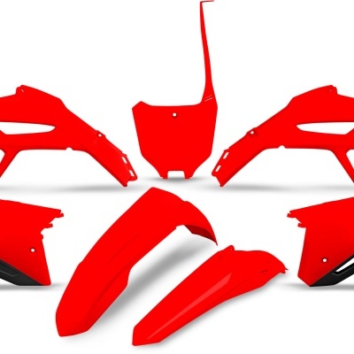 Peças plásticas vermelhas para moto com detalhes pretos