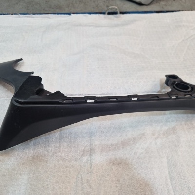 FRISO CARENAGEM LATERAL ESQUERDA SUZUKI GSXR 1000