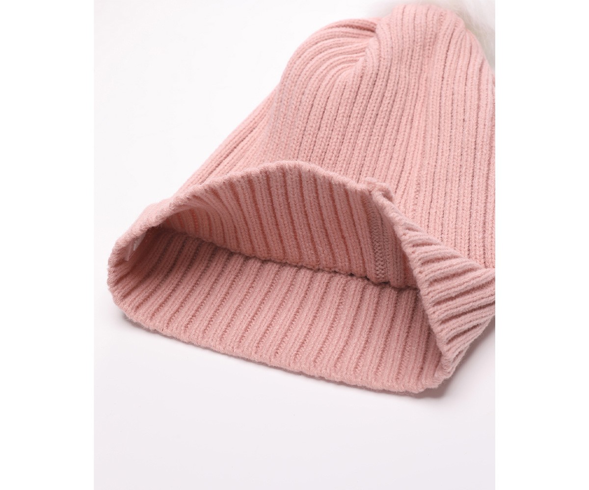 Gorro de malha rosa clara com pompom branco