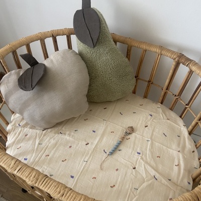 ALMOFADA PERA SAGE- TINY TINY STORIES