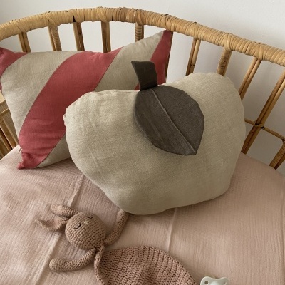 ALMOFADA MAÇA NATURAL- TINY TINY STORIES