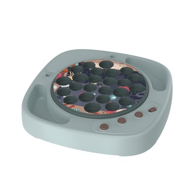 Base de jogo cinza claro com buracos circulares e botões castanhos