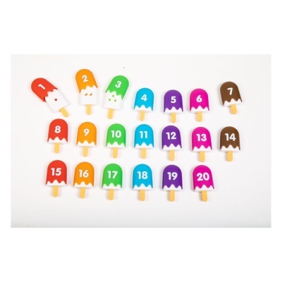 Peças coloridas de madeira em forma de gelados numerados de 1 a 20