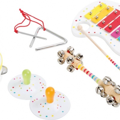 Conjunto de instrumentos musicais infantis coloridos disponíveis