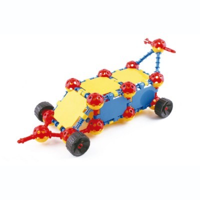 Veículo de brinquedo feito de peças plásticas coloridas com rodas pretas